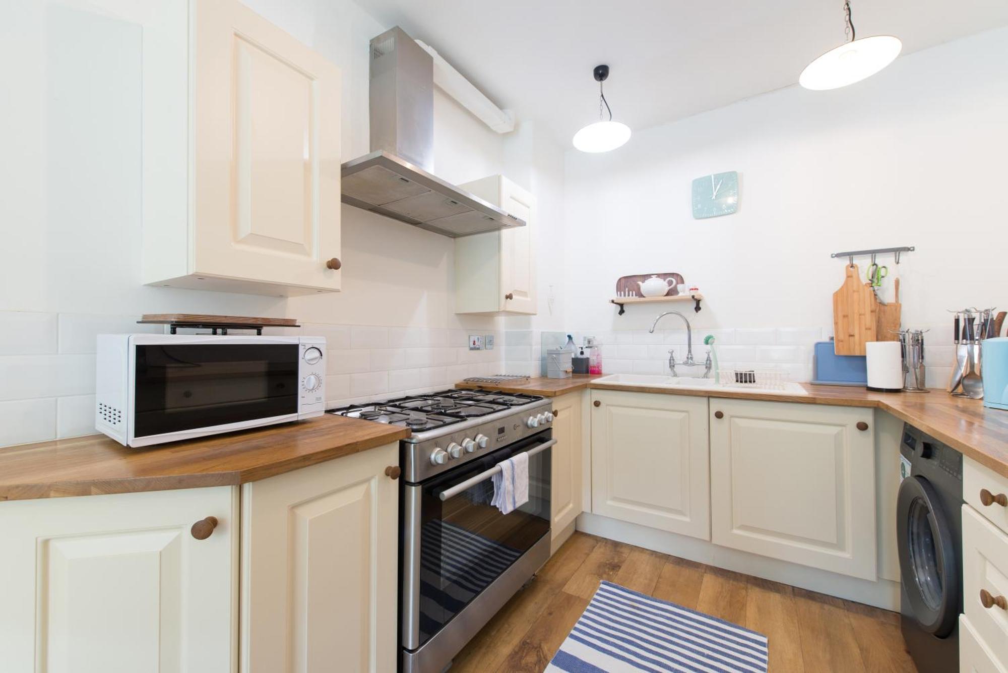 My Place Go - Cirencester Bilik gambar